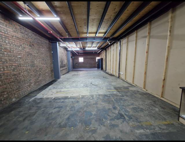 372M² SHOWROOM TO LET IN KRAMERVILLE